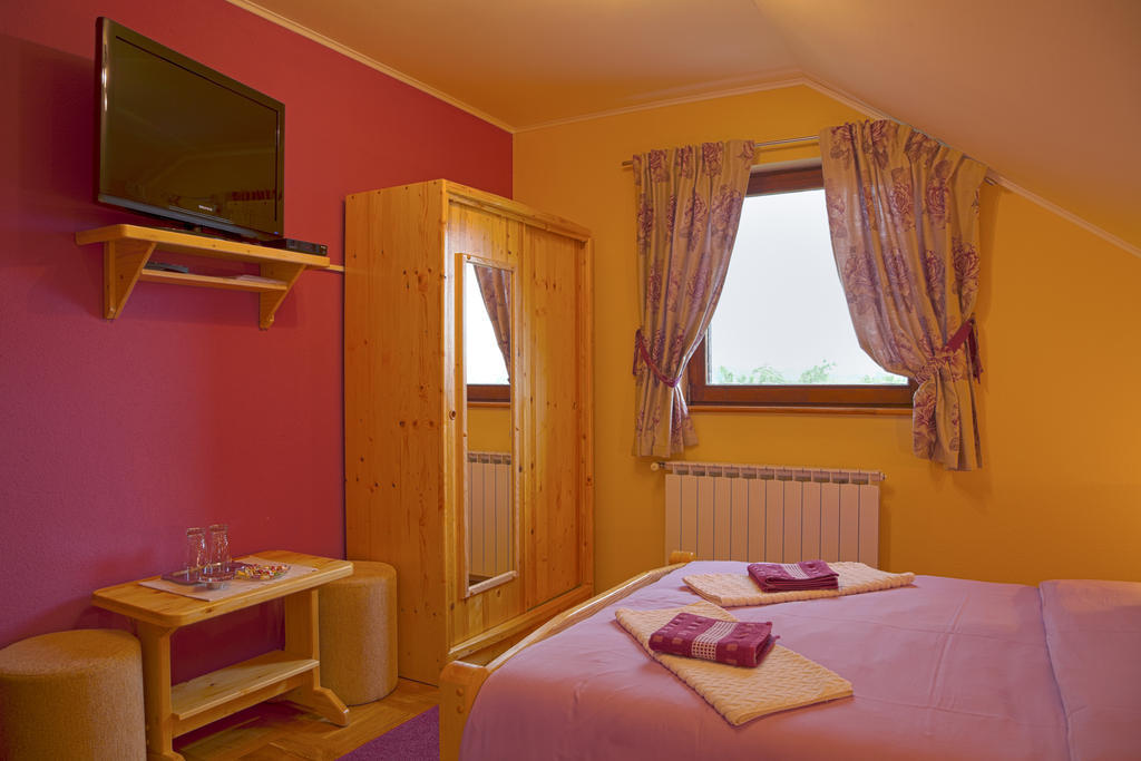 Apartments Tratincica Seliste Dreznicko Phòng bức ảnh